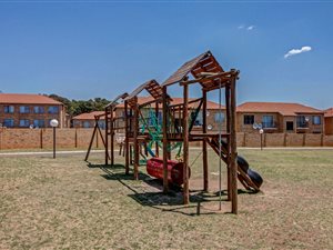 2 Bed Apartment in Randfontein Central
