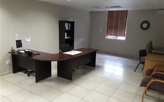 171 m² Office Space in Alton