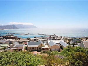 685 m² Land available in Simons Town