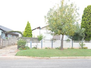 3 Bed House in Roodepoort Central