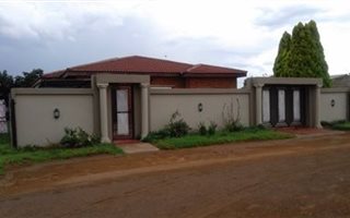 4 Bedroom House in Osizweni