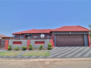 4 Bed House in Lotus Gardens