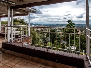 5 Bed House in Quellerina