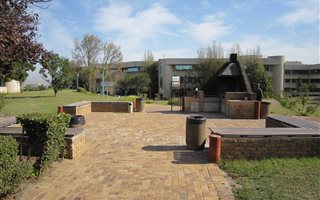 658 m² Office Space in Tyger Valley