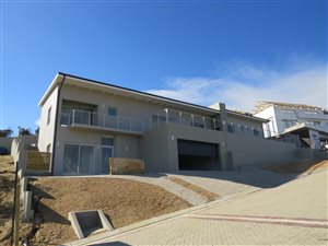 4 Bed House in Dennegeur