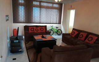 2 Bedroom Apartment in Amanzimtoti