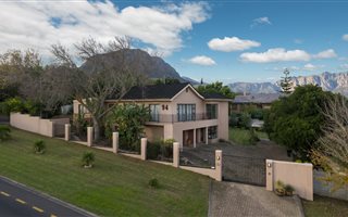 4 Bedroom House in Montclair