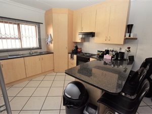 2 Bed Apartment in Paulshof