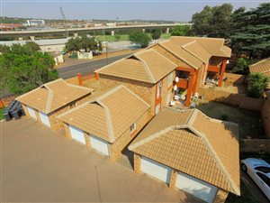 3 Bed Duplex in Die Hoewes