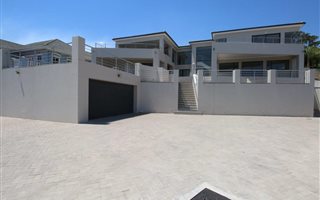 6 Bedroom House in Sonstraal Heights