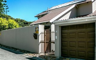 2 Bedroom House in Fish Hoek