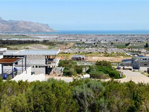 657 m² Land available in Sir Lowrys Pass