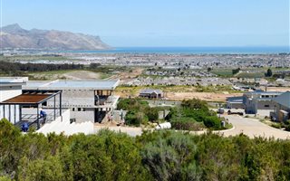 657 m² Land available in Sir Lowrys Pass