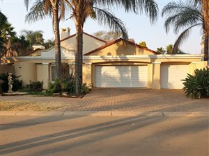 4 Bed House in Silver Lakes Golf Estate