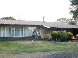 3 Bed House in Songloed