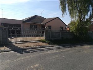 3 Bed House in Hagley