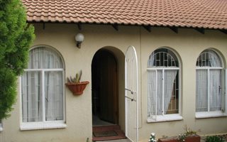 2 Bedroom Townhouse in Heuwelsig