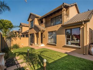 2 Bed Townhouse in Amorosa