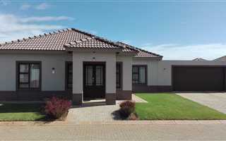 2 Bedroom House in Van Der Hoff Park