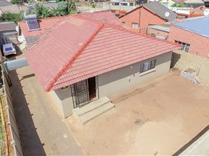 4 Bedroom House in Montclare