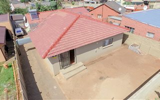 4 Bedroom House in Montclare