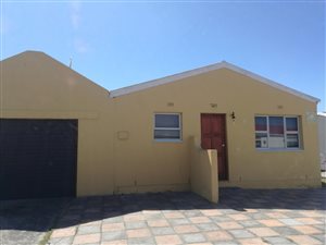 3 Bed House in Strandfontein