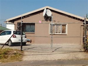 4 Bed House in Trenance Park