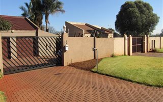3 Bedroom House in Libradene