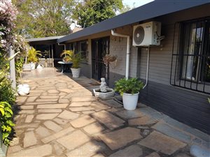 5 Bed House in Blackridge