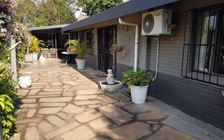 5 Bedroom House in Blackridge