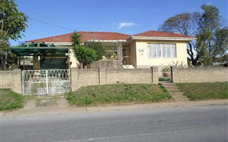 3 Bedroom House in Van Riebeeck Heights