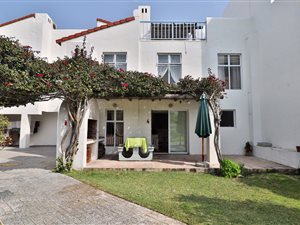 3 Bed Apartment in Struisbaai