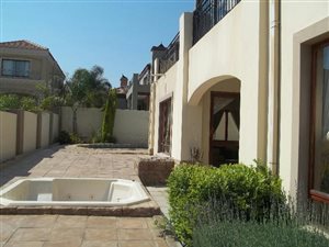 4 Bed House in Blue Valley Golf Estate