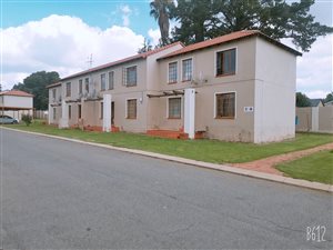 2 Bed Apartment in Roodepoort Central