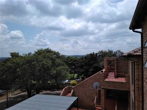 2 Bed Apartment in Ruimsig AH