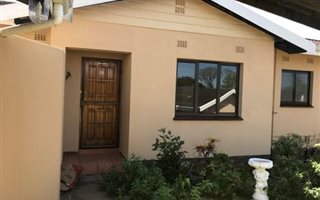 3 Bedroom Simplex in Chiltern Hills