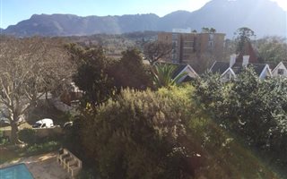2 Bedroom Apartment in Wynberg