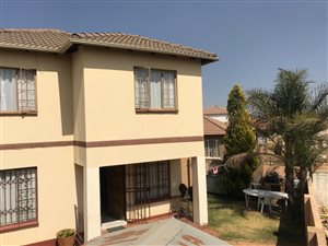 3 Bed House in Roodepoort Central