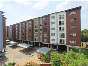 2 Bed Apartment in Die Hoewes