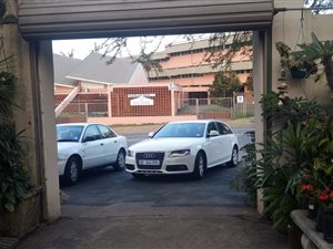 894 m² Office Space in Bluff
