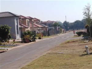 565 m² Land available in Hesteapark