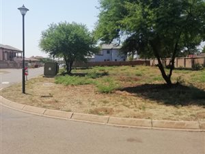 619 m² Land available in Akasia