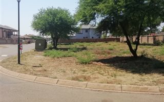 619 m² Land available in Akasia