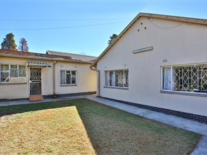 3 Bed House in East Town