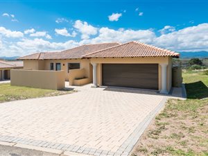 3 Bed House in The Hill Estate
