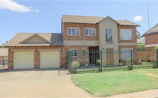 3 Bedroom House in Montana Park