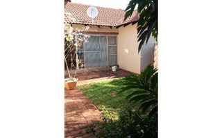 2 Bedroom Townhouse in Mookgophong (Naboomspruit)