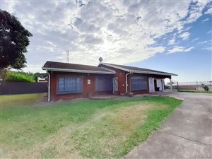 4 Bed House in Blythedale Beach