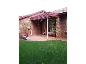 3 Bedroom Townhouse in Eldoraigne