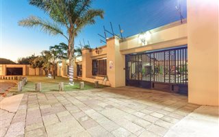 4 Bedroom House in Florida View